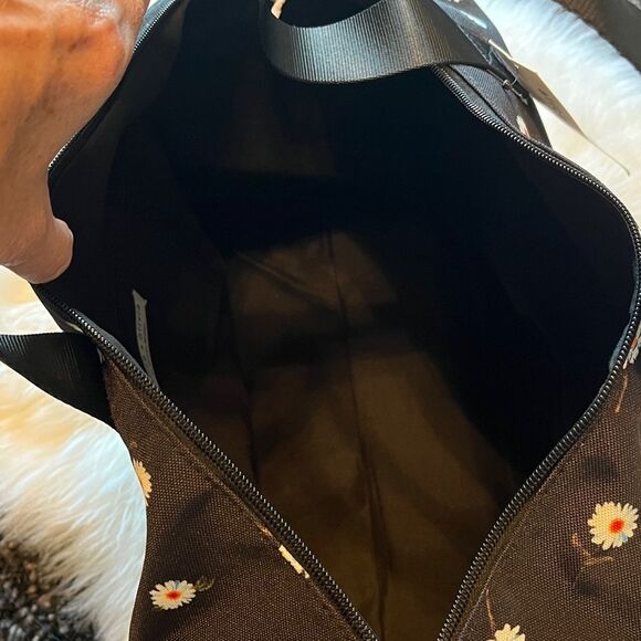 New! Alice + Olivia by Stacey Bendet  Daisy Print Duffel Bag - Picture 11 of 16